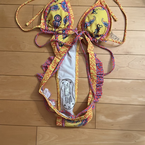 Bran new bikini, white red and blue print has a wraparound string for your waist - Picture 5 of 5